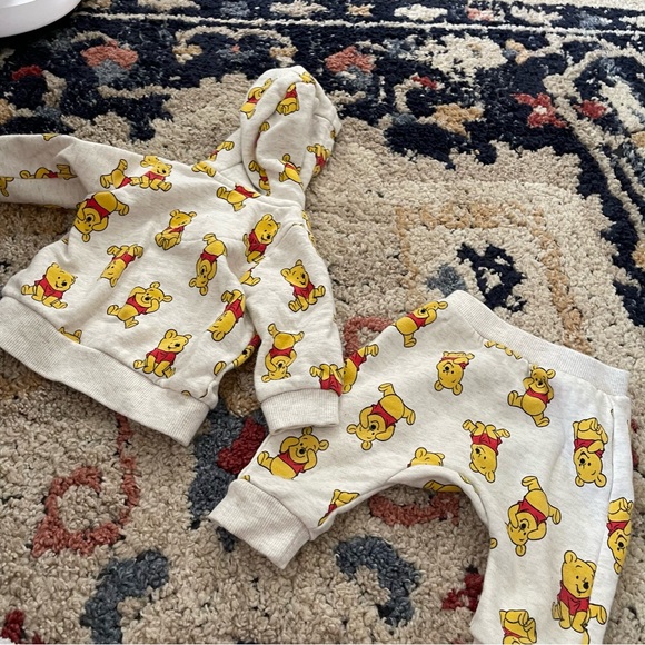 H&M Winnie the Pooh all over 2 piece set rare - Picture 3 of 4